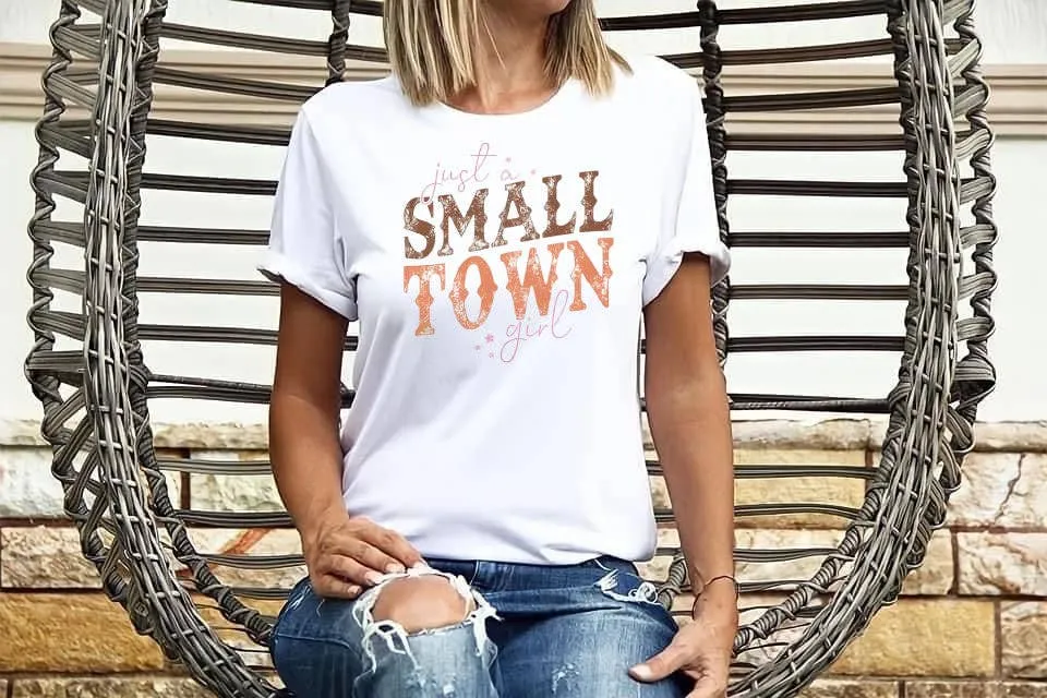 STRONG N FREE T-Shirt Sweatshirt Country - Just A Small Town Girl